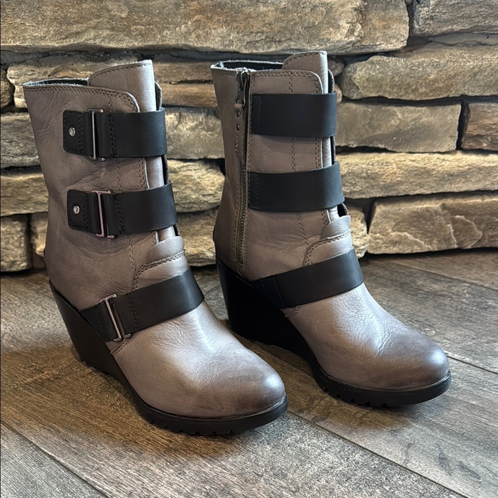 Sorel Women’s After Hours Strappy Wedge Boots Gray Black Size 8.5 Side Zip